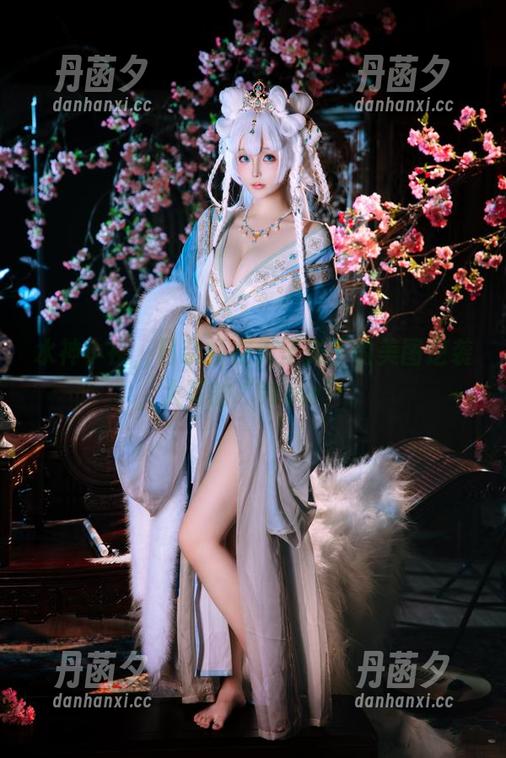 水神小夜，日奈娇在无圣光下的美图逆袭，大写的“Wow”。