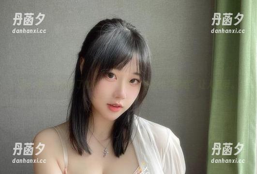 看！是一只废喵了的私拍，天台上的那种“随意”让人沉醉。