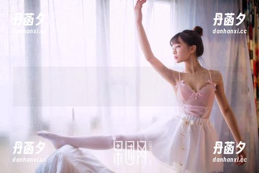 果团网 - 看，周妍希把‘秘书’这一角色定制得如此有趣，连纸张都想跟她合作！