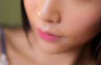 果团网 – 每一张王语纯的学妹写真，都有一丝戏谑