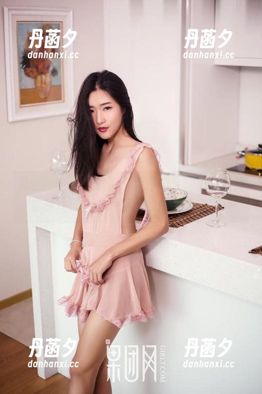 果团网 - 看黄歆苑这组自拍，果然无圣光才是真理，图片里的她像极了我自己