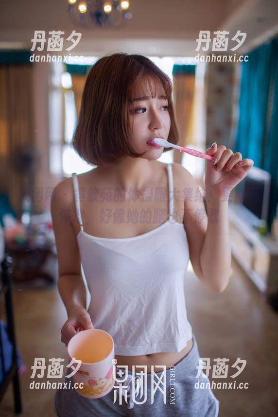 果团网 - 黄歆苑的体操服大集结：更新不停歇，好像她的腿也不停歇