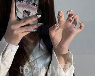微密圈 – 在黄色战袍下，桃沢樱呀的合集里找到艺术和大胆的平衡