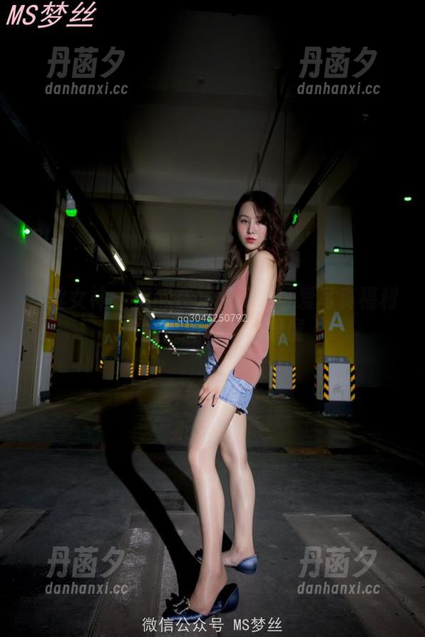 梦丝女神 - 沉醉在花月舞的可爱写真福利中，像掉进了糖果屋