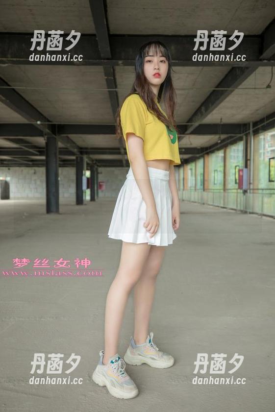 梦丝女神 - 看着苏柔的制服写真，突然想起某个小时候的时光，嘿！
