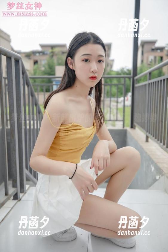 梦丝女神 - 新鲜出炉的黑袜穿搭，魏婷婷的家居套图！