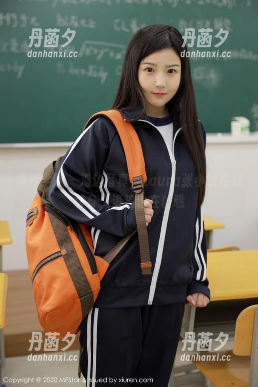 模范学院 - 海边写真，Laura张小妮在线转身，海浪也在偷瞧