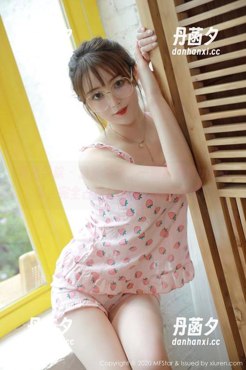 模范学院 - 这泳池里，一颗甜蛋黄a的身姿，完全占据我眼球的高清壁纸…