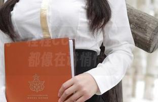 模范学院 – 程程CC的黑白私拍：每一张图都像在讲悄悄话。