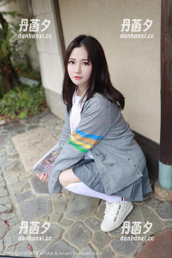 模范学院 - 这一期是胡润曦的高跟鞋图集，分享的是时光的优雅吗？
