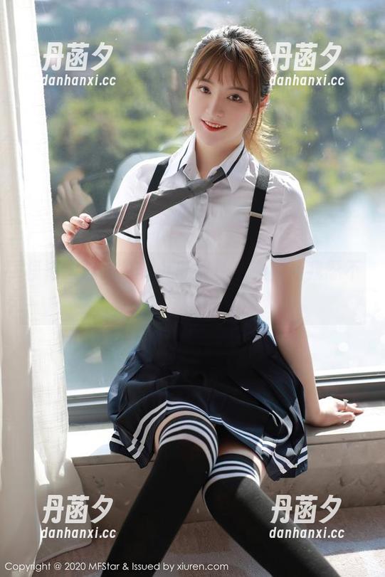 模范学院 - 艾希儿的粉色写真，让我忍不住想涂个口红！