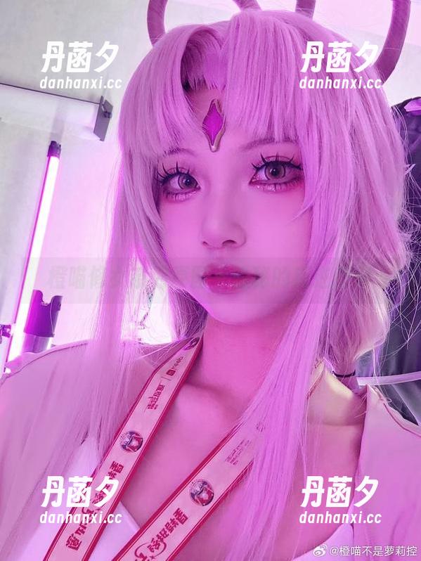 橙喵修女系列原图下隐秘的叛逆信仰