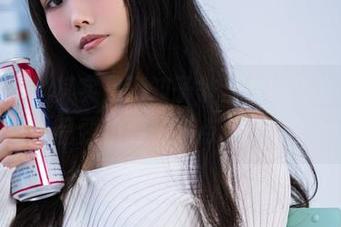 竞泳？不，其实是汪知子争当水中飞鱼——这作品要不要给我点个赞呀？