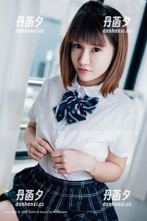 波萝社 - 写真集更新，Suki朱忆音教你如何优雅地坐着自拍像个女神，方法请自备！
