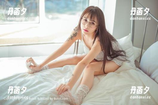 波萝社 - 王语纯的黑色高清图集，阴郁得刚刚好