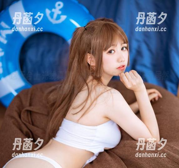 这天台上光线真撇，渡边早季Saki的作品居然无圣光，挺有个性。