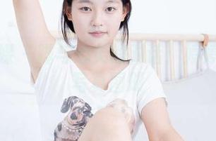 物恋传媒 – 脚与心灵的对话：婷婷的独特写真图册