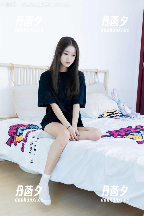 物恋传媒 - 猫耳小姐姐，油亮得让人流口水，小心品味美图——精选界的颜值担当！