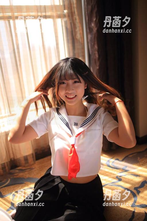 猫九酱的JK水手服原图：好吧，我服了，这脑洞大得过分。