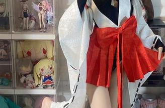 在细细品味白栎Shirly的“桐生桔梗A”原图时，图集里的某个角落又把我的思绪带偏了。