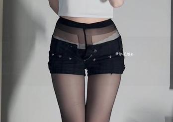 微密圈 – 探个秘？白龙猫女选择肉丝秀禾服的理由，原图给你最直接的回应！