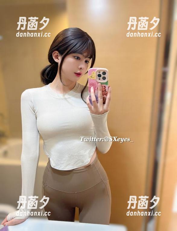 眼酱大魔王w的网袜特写：原图藏着的非凡视角