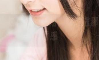 直视神楽坂真冬的姐姐，就难逃那套写真诱惑