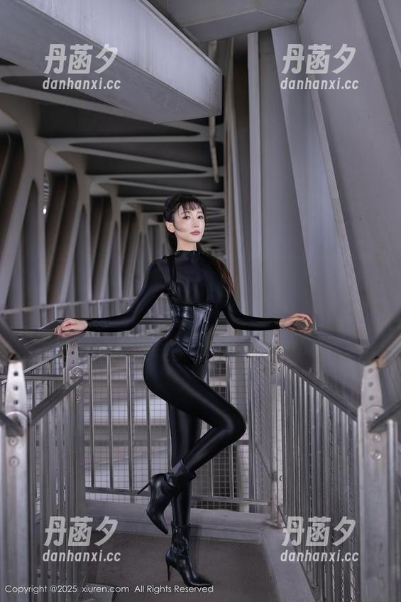 秀人网 - 写真里的Elise谭晓彤，穿着婚纱，毫无圣光的真实感
