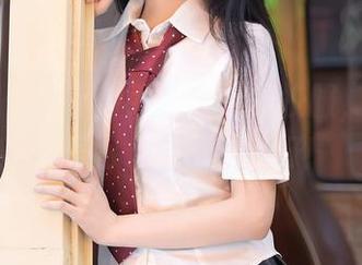 秀人网 – Emily尹菲和她的校服，无圣光的美图，青春辣么好！