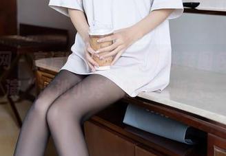 秀人网 – 高清Wendy智秀泳装图包，上演“泳池小秀”的终极版本。