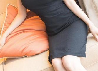 秀人网 – 你的兔妹妹的美丽与厨艺，竟然在这组无圣光的套图中碰撞出火花，哈哈，惊艳！