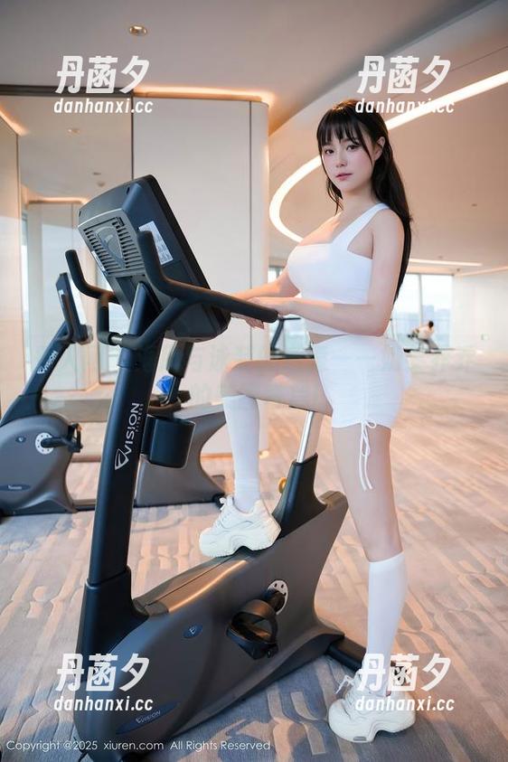 秀人网 - 海风与泳装的邂逅——奶芙乔乔的美图奇篇!