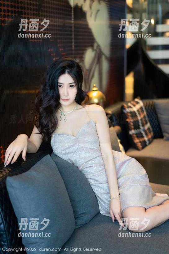 秀人网 - 小逗逗的JK美图，心里默念一句：这也太可爱了吧？