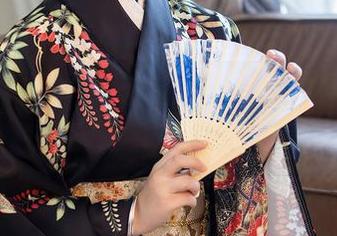 秀人网 – 是小逗逗在浴缸里，原图透露出一种无聊又可爱的气息。