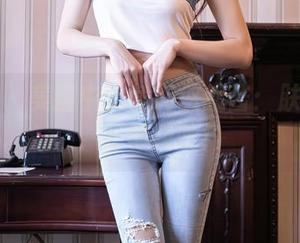 秀人网 – 美图中的萝莉悠悠酱：肤白貌美，足够吸睛！
