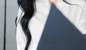 秀人网 – 透明如她，赵惟依coco在高清中分享的每一幕，总能勾起一些不太能言喻的想法。