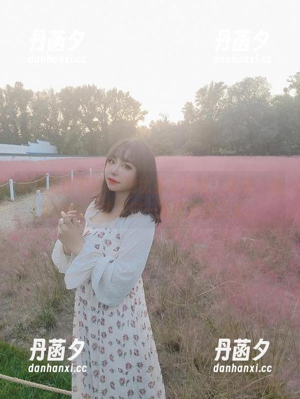 说这是穆零Mu0的比基尼写真，确实，我的内心一边震撼一边暗自咽口水。