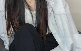 绮梦摄影 – 晚风轻拂，小艺秘书全集下载，办公室的轻松时刻到此刻。