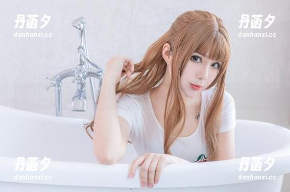 看羊大真人在泳池里，资源都不想离开