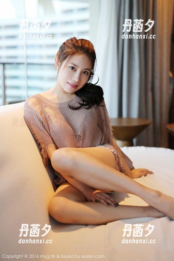 美媛馆 - 小魔女奈奈的万圣节写真，难道她真有魔法？