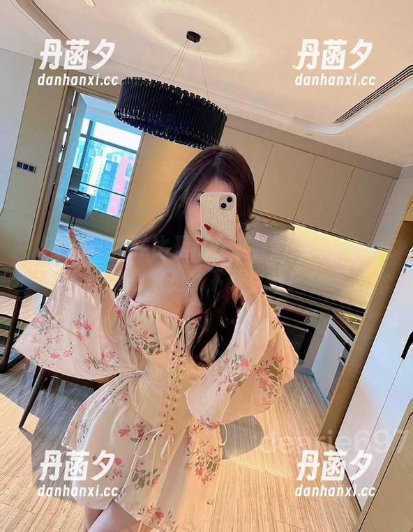 微密圈 - 热辣比基尼女友，脸红Dearie的图集是我下载目标！
