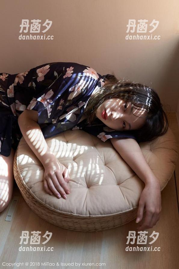 蜜桃社 - 下载Gina的校服写真集，学习气氛立马up！