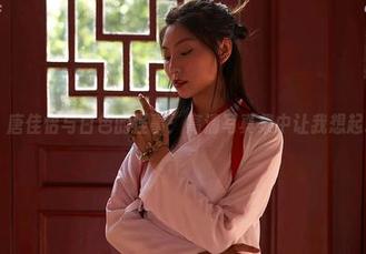 蜜桃社 – 唐佳怡与白色的怪事：高清写真集中让我想起…啥了？