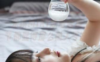 蜜桃社 – 米琪MIKI泳池合集：每个小细节都显得那么耐人寻味。
