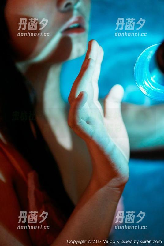 蜜桃社 - 萌美Moemi的课堂外：精选写真集带你比教室更精彩