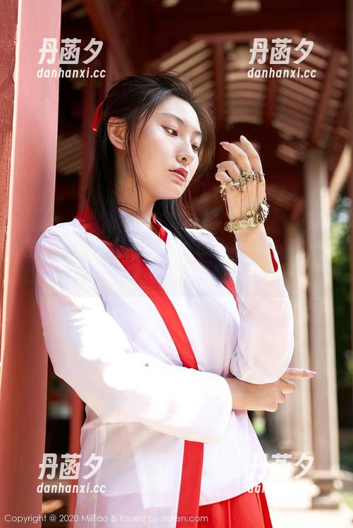 蜜桃社 - 你看上陆萱萱Cecilia套装的在线写真了么？聊聊这搭配的灵感与不经意