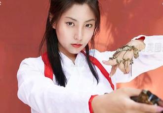 蜜桃社 – 秘书也要打扮得好看，陆萱萱Cecilia的美图挑战你的想象。