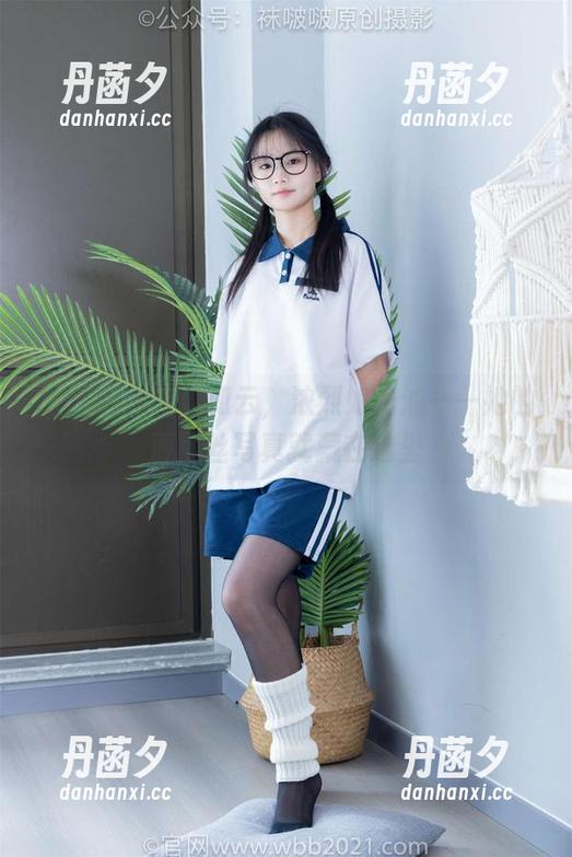 袜啵啵 - 轻盈如云，浓烈如奶油——她的薄黑丝写真就藏在这里