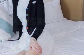 袜啵啵 – 小甜豆的黑丝大腿袜，这透明尖头你见过吗？又有新照片不容错过哦！