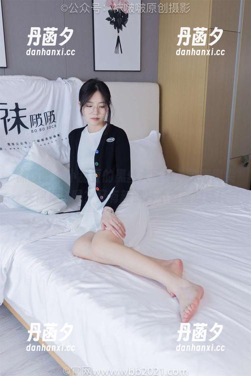 袜啵啵 - 小甜豆的黑丝大腿袜，这透明尖头你见过吗？又有新照片不容错过哦！